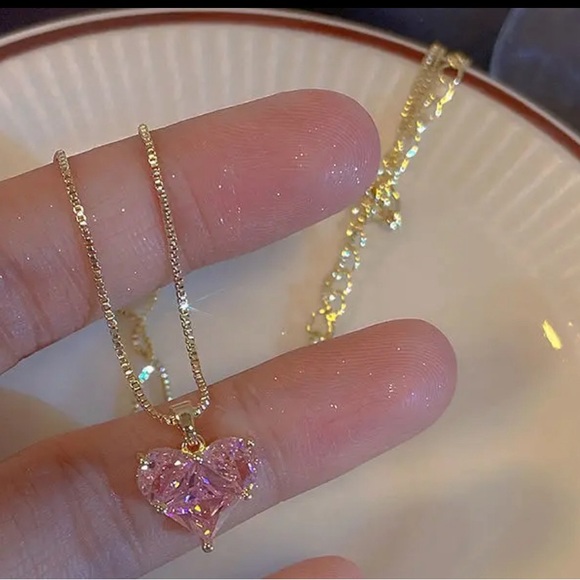 Pink heart necklace - Picture 1 of 3